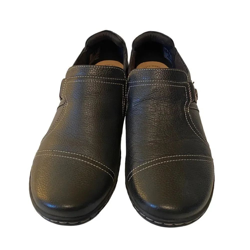 Clark’s Black Leather Slip-on Shoes in Ladies Size 7.5M